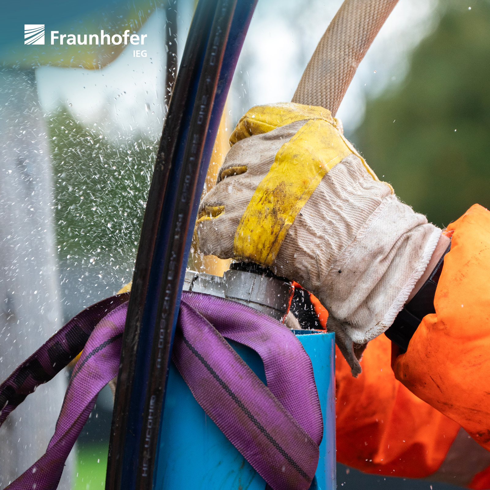 Die Handgriffe bei der Erstellung einer Forschungsbohrung werden mit Sorgfalt durchgeführt. In Planung und Überwachung ist die Bergbehörde des Landes NRW eng eingebunden. 